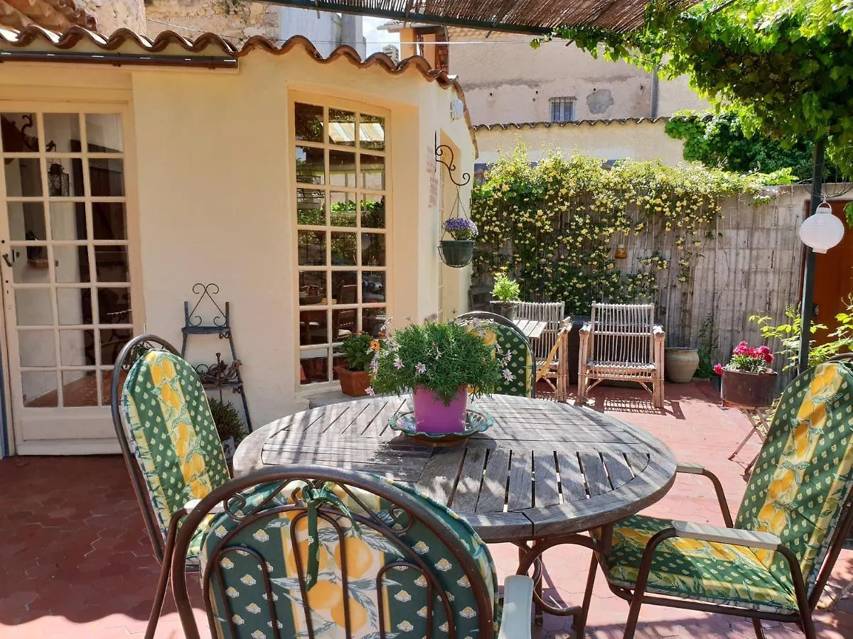 Charming Holiday Home In Lorgues With Pool